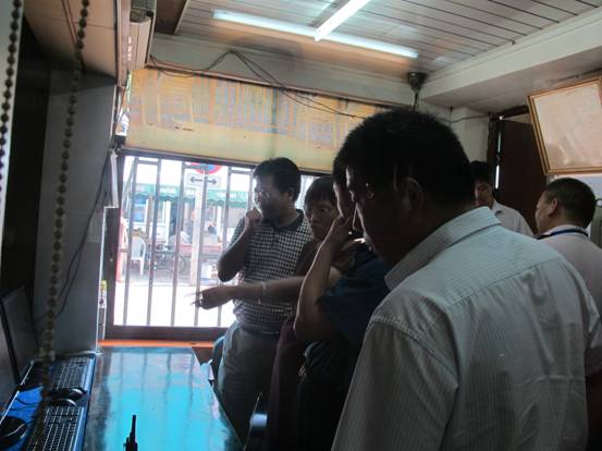 宝山区国资委领导莅临商业街检查安全工作