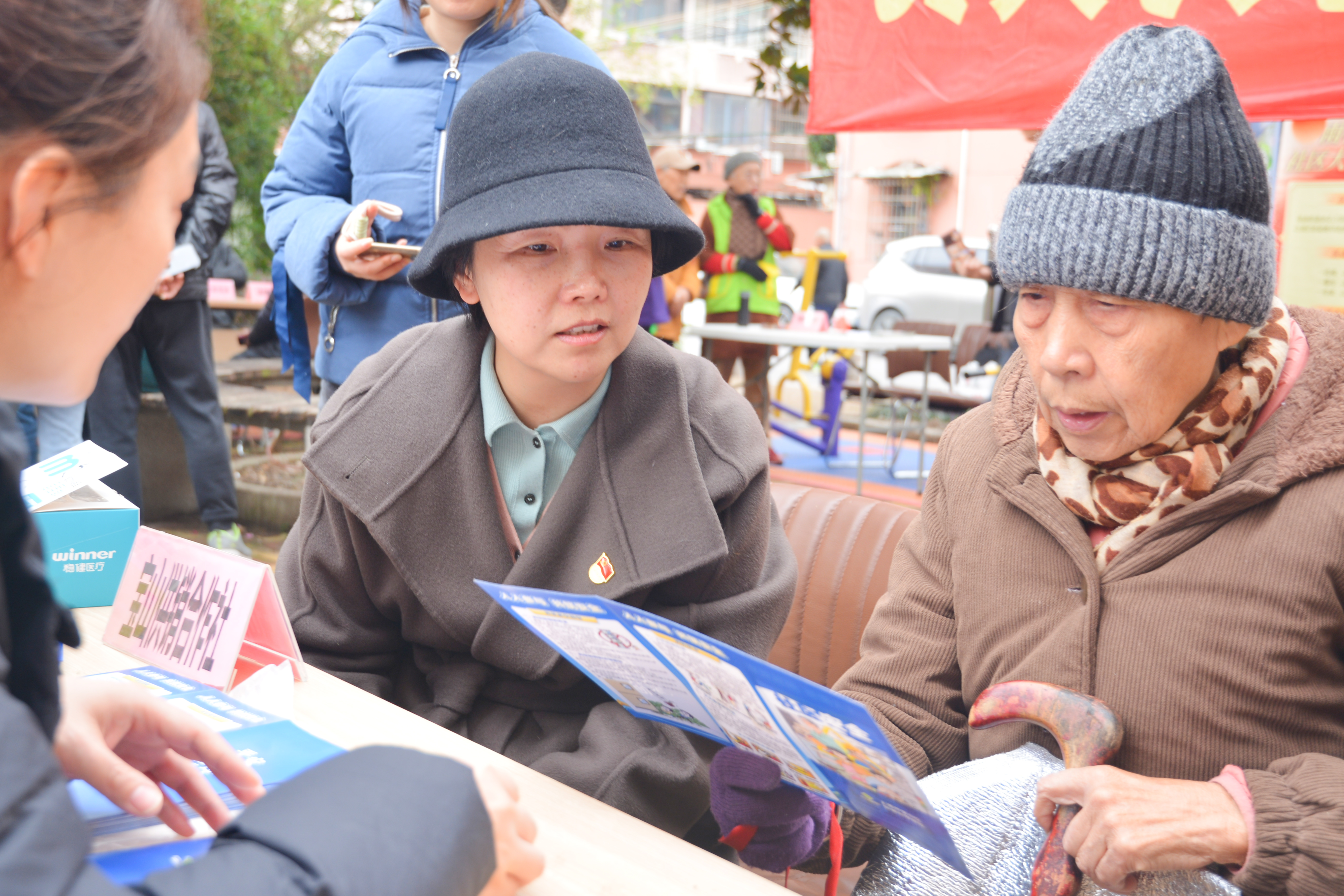 ���г���ѧ�׷棬�������ů���ġ��������翪չѧ�׷�־Ը����